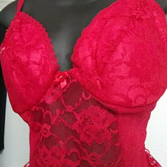 Lingerie - Picture 1 of 4